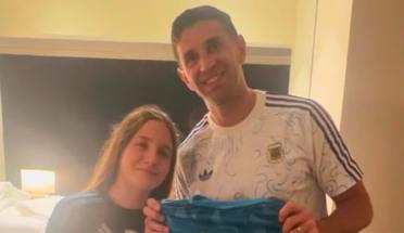 El inesperado gesto de Dibu Martínez con una arquera que festejó sus 15 en el Mundial