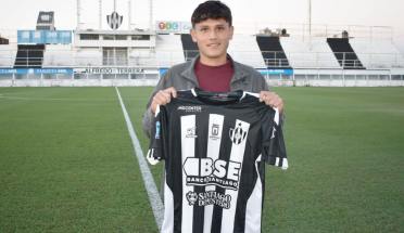 Federico “Abeja” Rodríguez firmó su primer contrato profesional con Central Córdoba