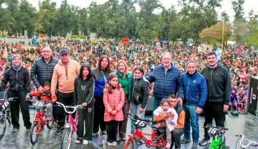 La intendente Fuentes destacó la participación de las familias y saludó a niños y niñas en el festejo del Parque Aguirre