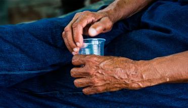 “Tengo hambre”: hallaron muerto a un jubilado y detuvieron a su hijo por abandono