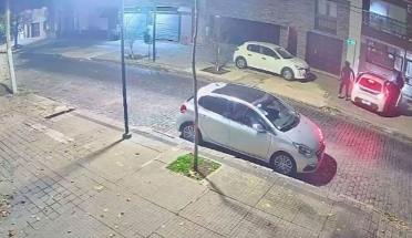 Terror en La Plata: una jubilada y su nieto fueron golpeados durante un violento asalto en su casa