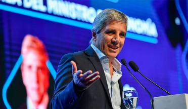 Caputo adelantó en Washington cómo pagará los vencimientos de julio: “Exploramos alternativas mucho más baratas que las de mercado”