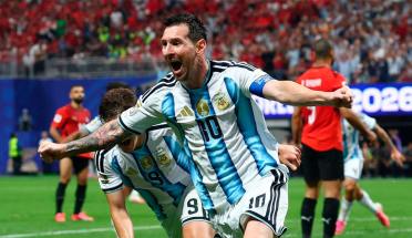 Messi presentó la camiseta especial que usará en su despedida de la Selección Argentina: “Para toda la vida”