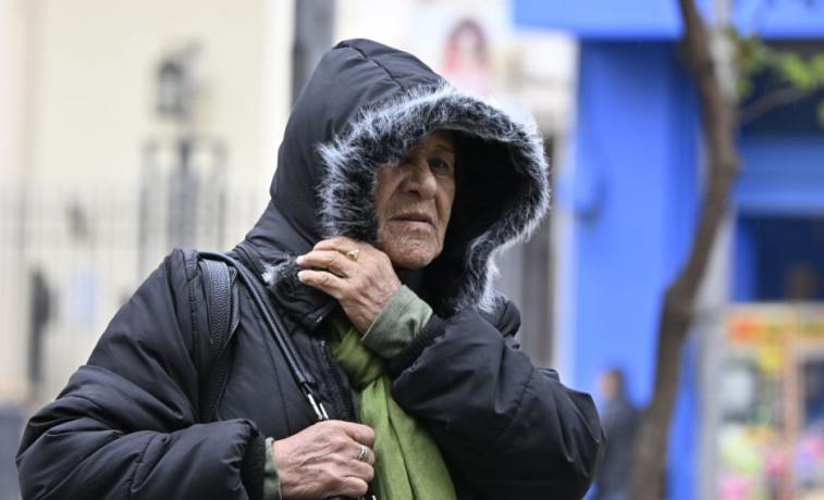 El feriado llega con frío a Santiago: así estará el tiempo este lunes