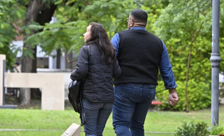 El frío marcará el comienzo del sábado en Santiago, con cielo algo nublado y sin lluvias