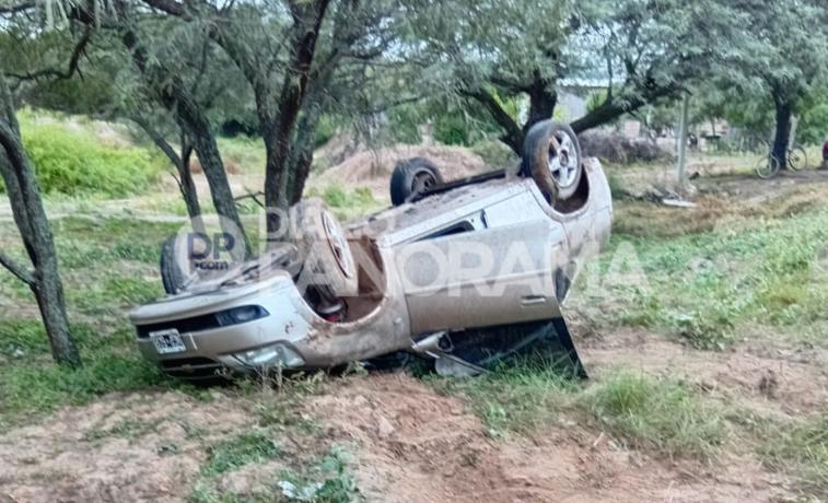Cinco docentes volcaron sobre la Ruta 89 cuando viajaban hacia Colonia El Simbolar