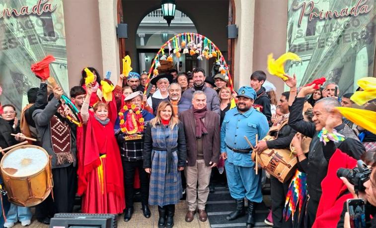 La Acción Teatral Urbana 2026 llenó de arte y color el centro de Santiago