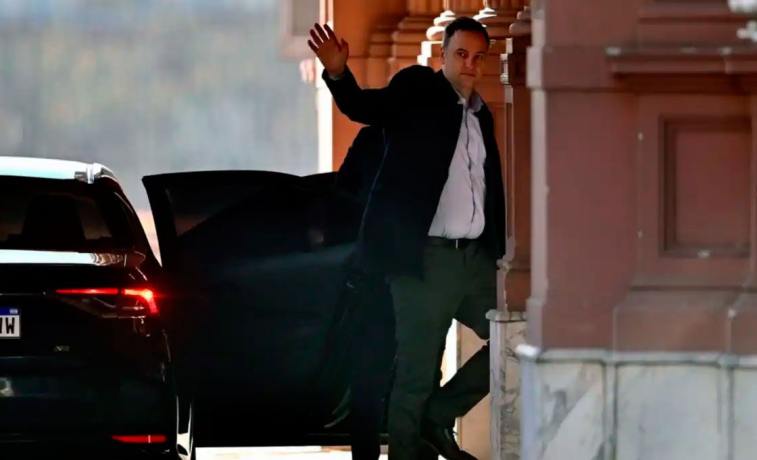 Semana clave en la causa contra Adorni por la compra de propiedades