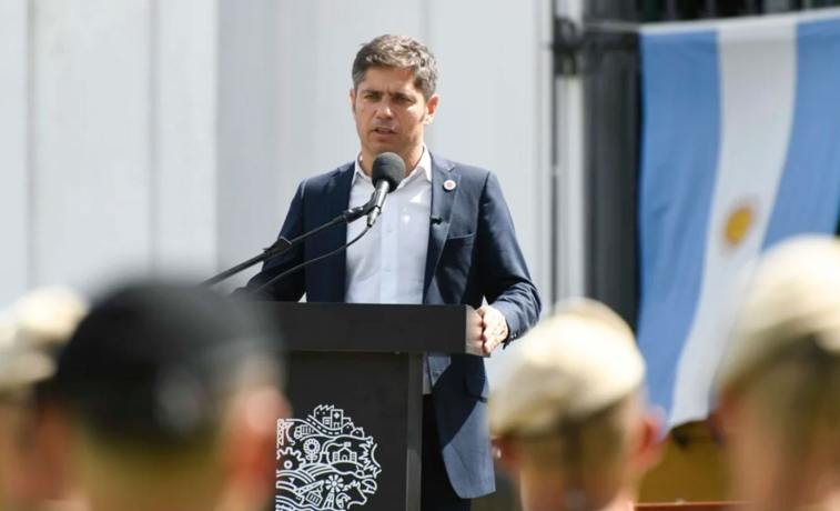 “No cuida el empleo, cuida el de Adorni”: Axel Kicillof apuntó contra Javier Milei