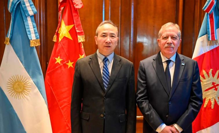 El gobernador Elías Suárez recibió al embajador de China en Casa de Gobierno