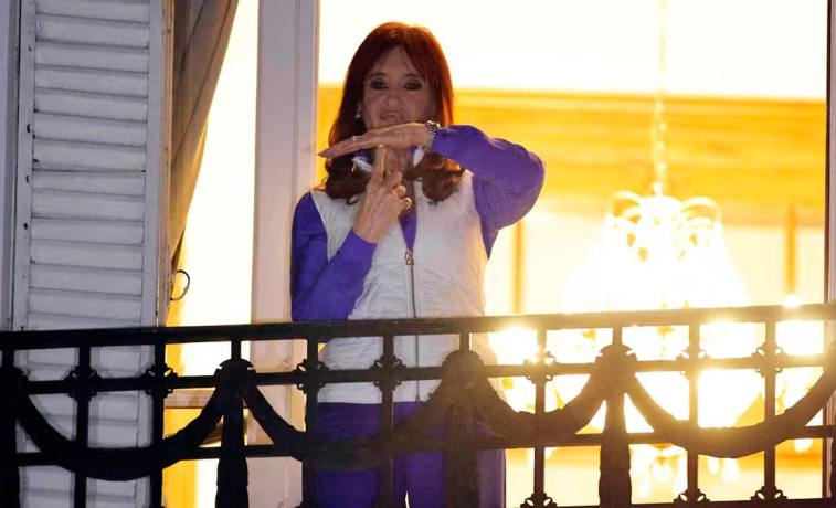 Causa Vialidad: la Justicia embargó el departamento donde Cristina Kirchner cumple prisión domiciliaria