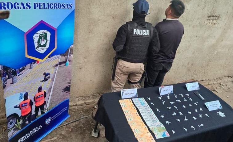 Desarticularon un punto de venta de drogas en La Banda y detuvieron a un hombre
