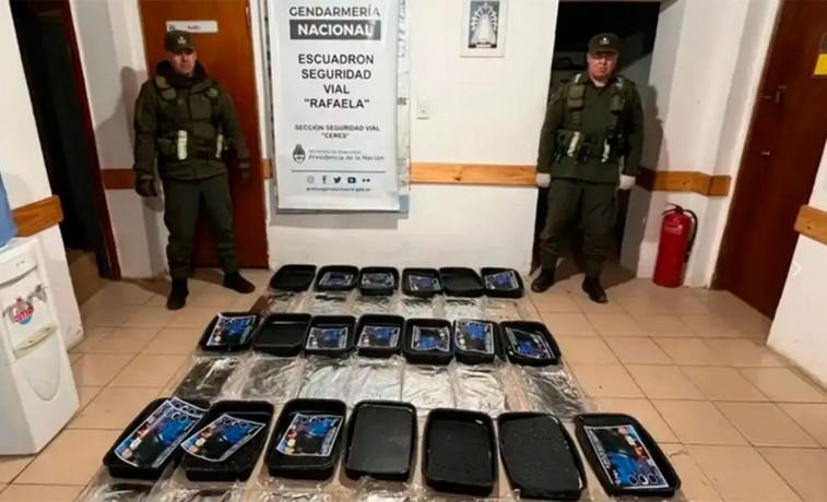 Tras pasar por Santiago del Estero, interceptan en Ceres micro con 67 kilos de cocaína y pasta base