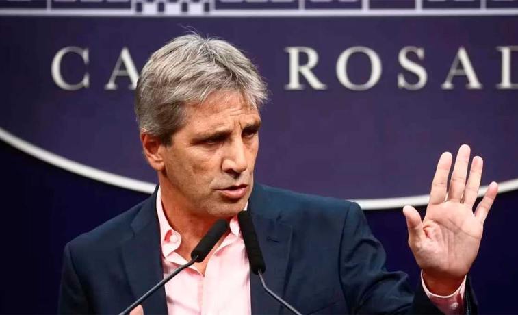 Caputo viajó a Estados Unidos para defender el rumbo económico de Milei ante el G20