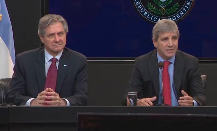 Caputo presentó el plan para afrontar la deuda hasta 2027 y ratificó el rumbo económico