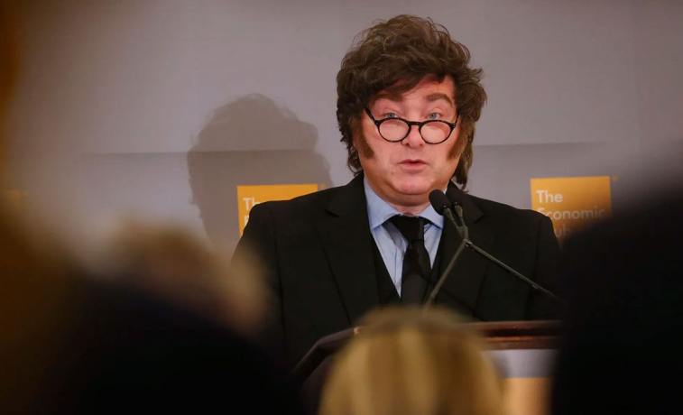 El Gobierno le bajó el tono a la caída de la confianza y habló de un comportamiento en “serrucho”