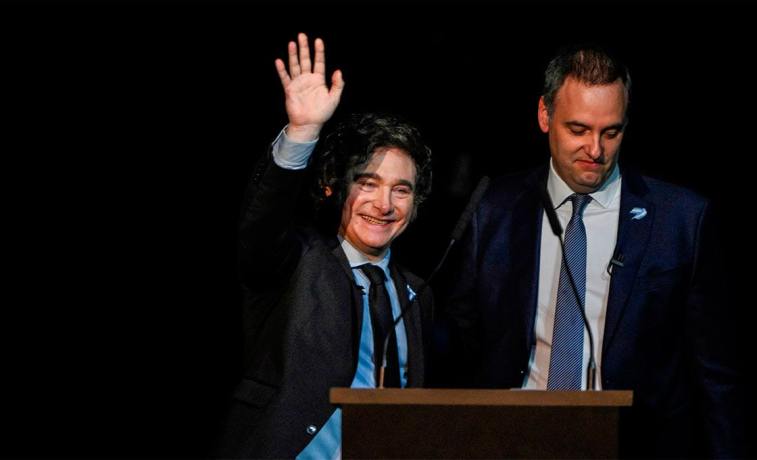 Javier Milei sostiene a Manuel Adorni pese a la presión política y busca evitar que el Congreso lo eche