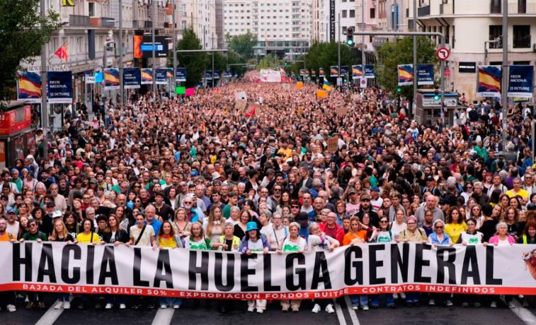 Miles de personas salieron a las calles en España para protestar por la crisis de vivienda