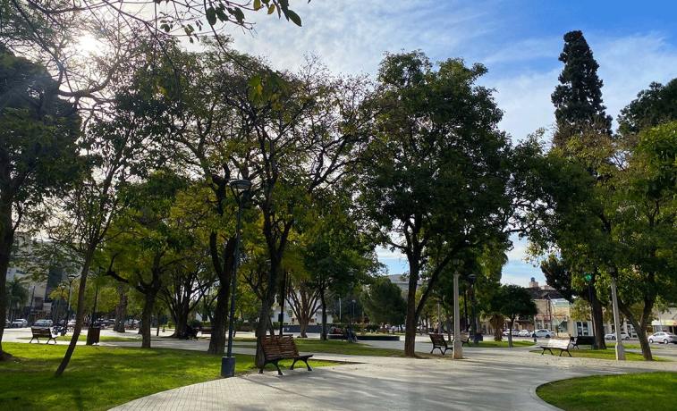 Santiago comienza la semana con cielo parcialmente nublado, una máxima de 26 °C y sin lluvias previstas