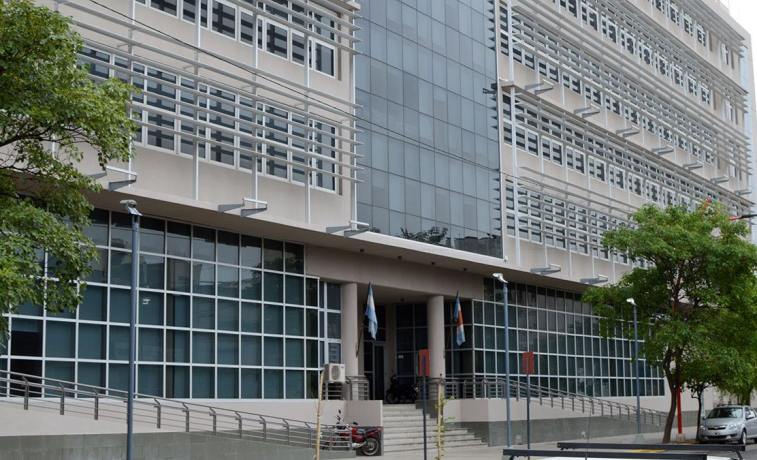 Caso Comisaría Séptima: el informe forense preliminar no detectó lesiones compatibles con abuso en el joven detenido