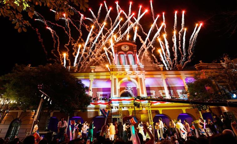Cómo estará el tiempo esta noche para recibir el 473° aniversario de Santiago, según el SMN