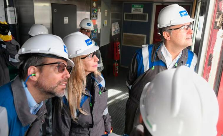 Adorni da otro paso al costado: también renunciará a su cargo en YPF
