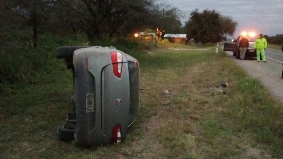 Médico tucumano protagonizó un violento vuelco sobre Ruta 9 a la altura ...