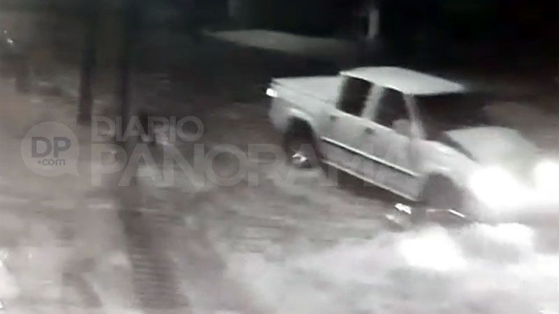 Video: una camioneta arrolla a tres peatones y se da a la fuga - Diario ...