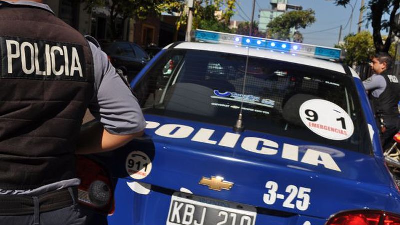 Se enteró que su esposo tenía un hijo con su vecina y lo mató de tres disparos - Vimarsana News