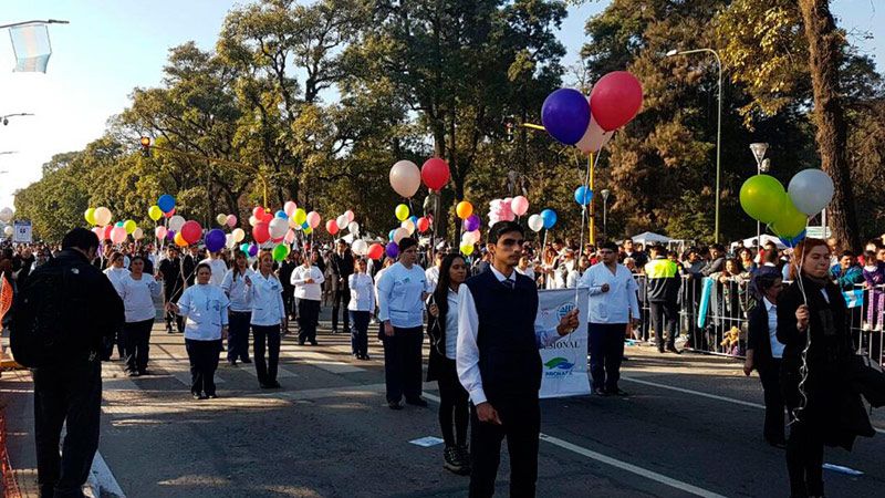 El desfile cívico militar fue una fiesta a puro color en el parque 9 de ...