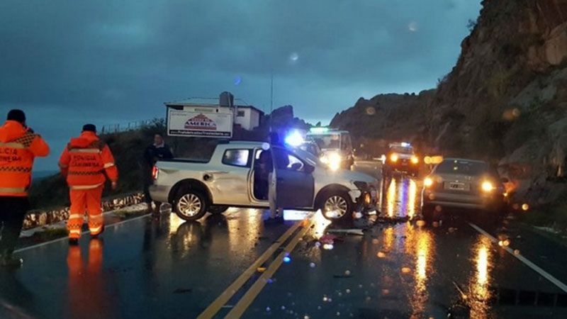 Tragedia en Córdoba: dos muertos tras caer 25 metros en un choque ...