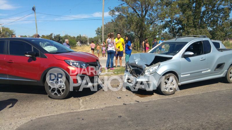 Se salvaron tras protagonizar un choque frontal en la costanera ...