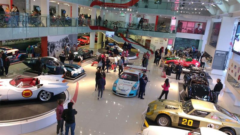El Museo del Automóvil recibe a miles y miles de turistas. 