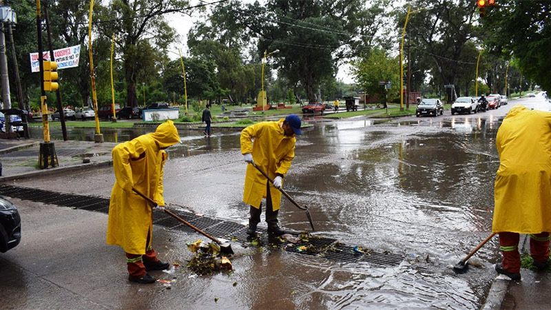 El municipio continuó con la limpieza de alcantarillas y desagües ...