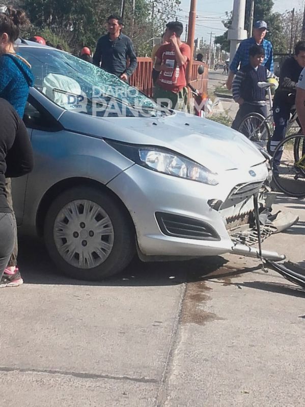 Un motociclista sufrió fuertes lesiones tras ser embestido por un auto ...