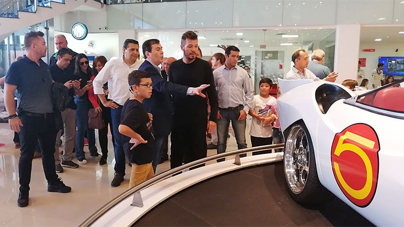 Marcelo Tinelli, una de las personalidades que conoció el Museo del Automóvil junto al gobernador Zamora