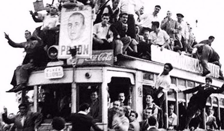 Una gran cantidad de manifestantes ocupó Plaza de Mayo