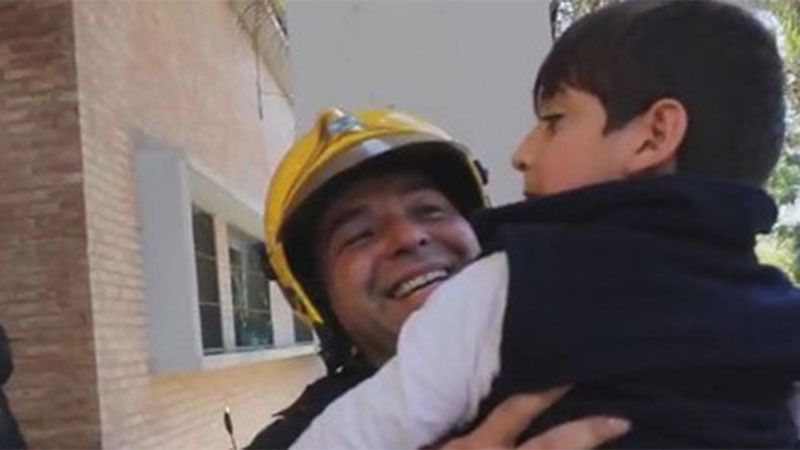 La historia del pequeño Nicolás movilizó a los Bomberos de la Policía de Santiago del Estero La historia del pequeño Nicolás movilizó a los Bomberos de la Policía de Santiago del Estero