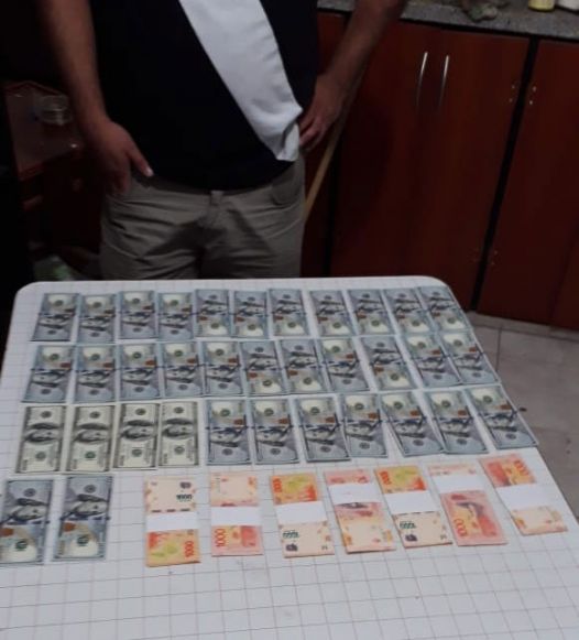 El dinero fue hallado dentro de una valija El dinero fue hallado dentro de una valija