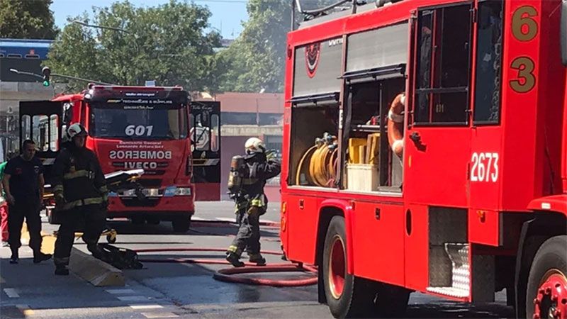Varias dotaciones de bomberos trabajaron en el lugar