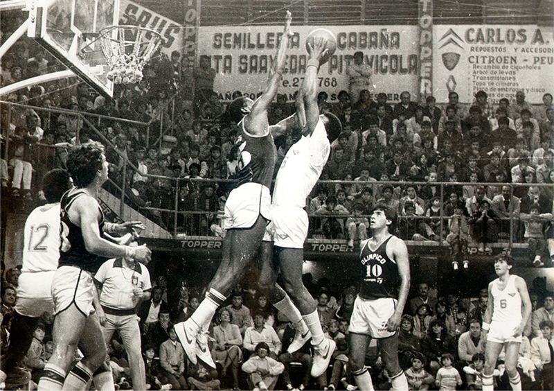 Philip Lockett y su especialidad, la defensa. 