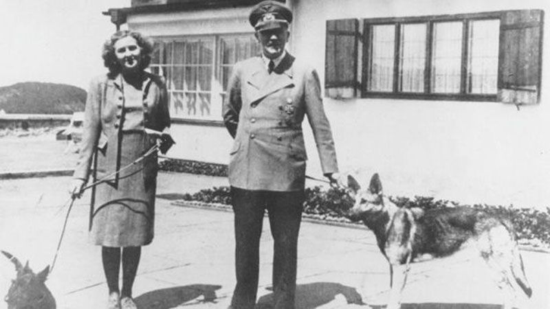Hitler y Eva Braun se casaron un día antes de morir. 
