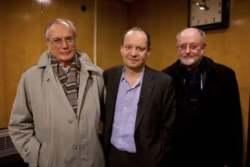 Dos hijos de nazis: Horst Wachter (izq) con Phillippe Sands y Niklas Frank, hijo de Hans Frank, condenado en Nuremberg y ejecutado. 