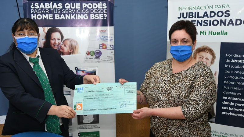 Mónica Gabriela Araujo ganadora de $200.000. 