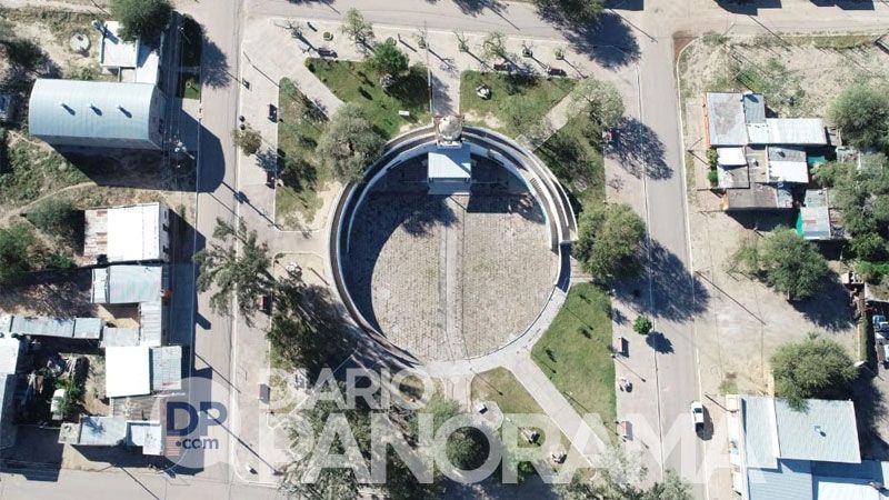 Fotos Drone Canal 7 / Vista plaza central y templete. 