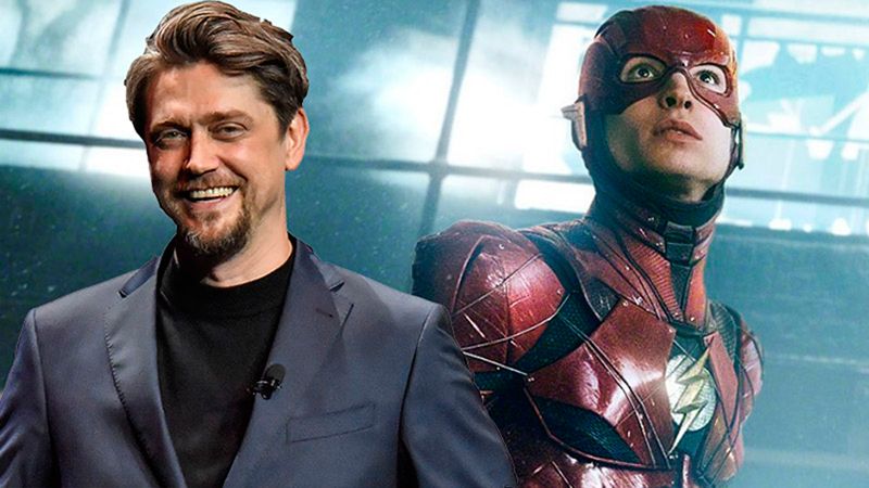 Andy Muschietti junto al Flash de Ezra Miller. 