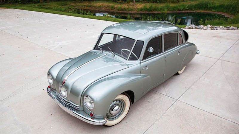 El T87: formas extravagantes y un gran motor: un V8 aspirado de 3,4 litros y 75 caballos de potencia.  