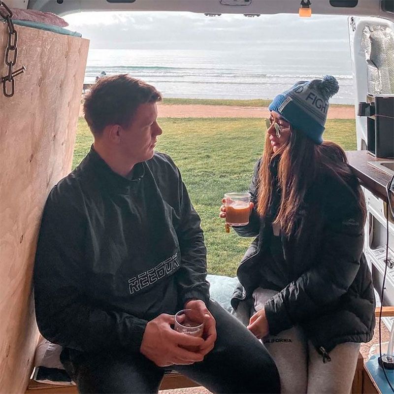 Crute junto a su pareja 