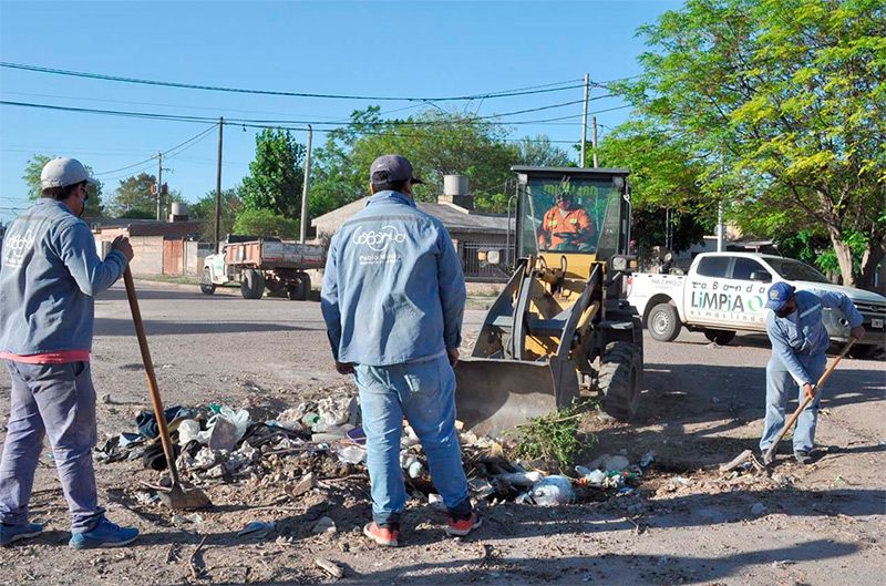 Ejecutan un operativo de ordenamiento y limpieza en el barrio 25 de ...