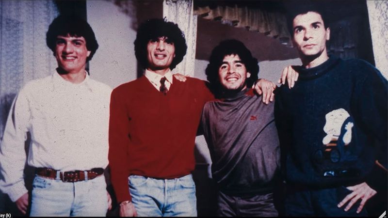 Diego junto a Raffaele, Carmine y Ciro Giuliano. 